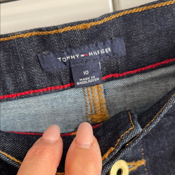 NWOT Tommy Hilfiger Dark Denim Skirt Gold Button Closure Belt Loops, Size 10 - Picture 2 of 9